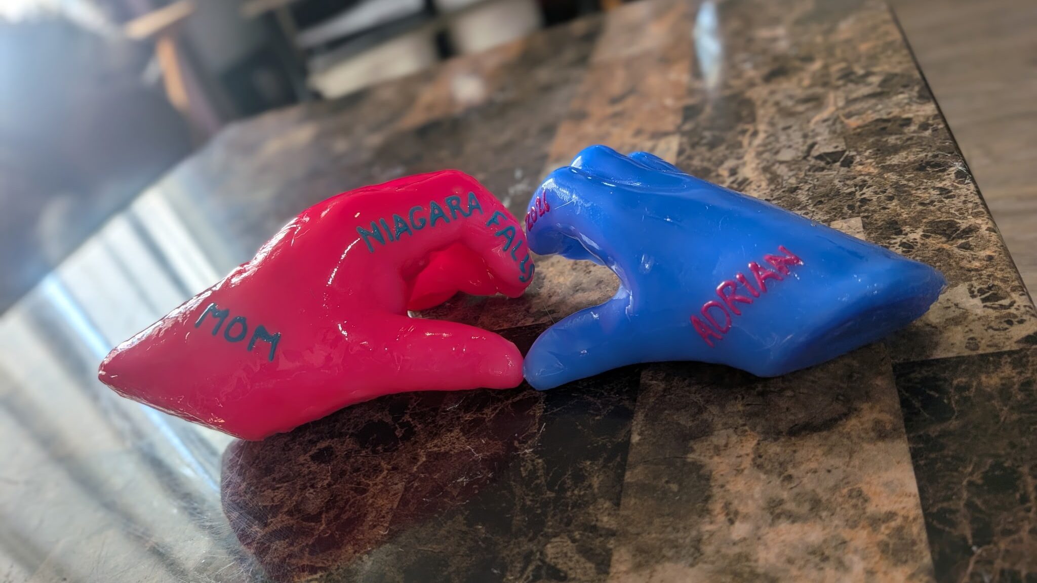 Gizmos Wax Hands – Niagara Falls, Ontario